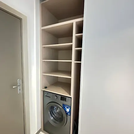 à Ajaccio, Proche De La ! *