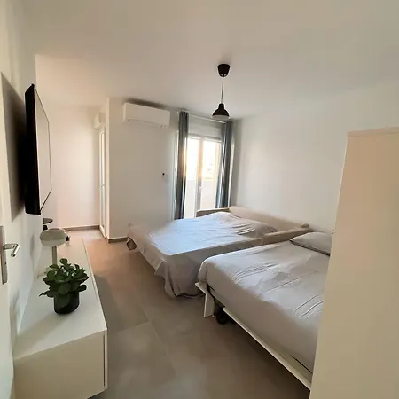 à Ajaccio, Proche De La ! *