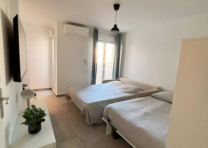 A Ajaccio, Proche De La ! *